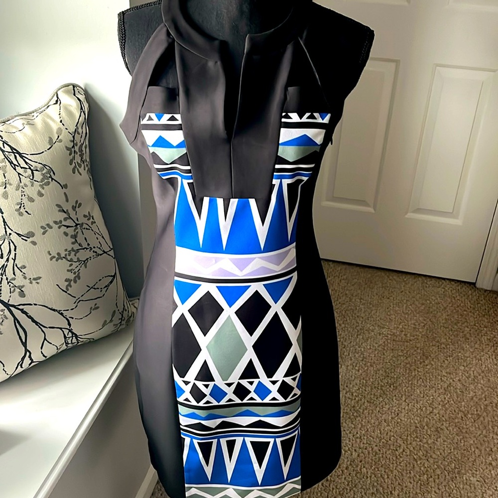 Muse dress black sleeveless dress V cut out neckline print black white purple